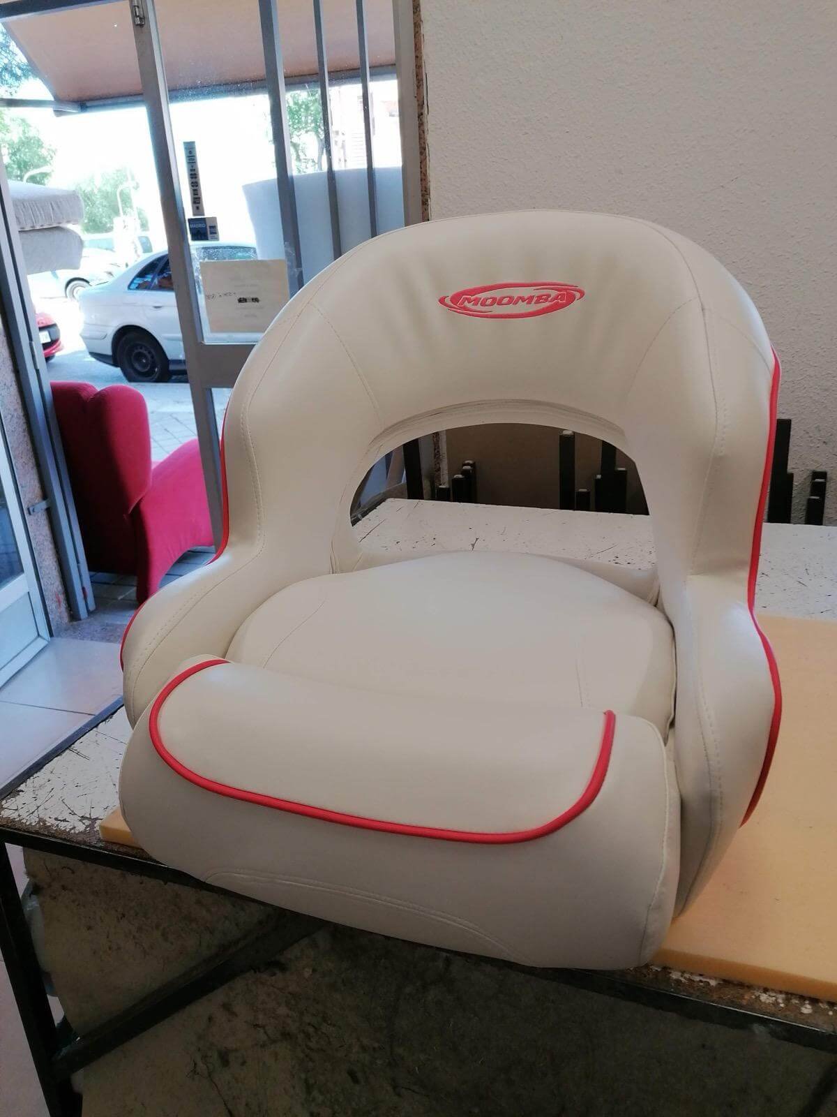 Interior de barco tapizado